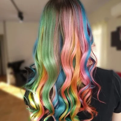 Cabelo arco-íris: para quem não tem medo de ousar